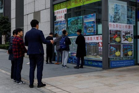 　８月１４日　香港の不動産開発会社ロード・キング・インフラストラクチャー（路勁基建）は１４日、オフショア債務について、全額の支払いを停止し、再編を検討すると発表した。写真は２０２４年２月、香港で撮影（２０２５年　ロイター／Tyrone Siu）