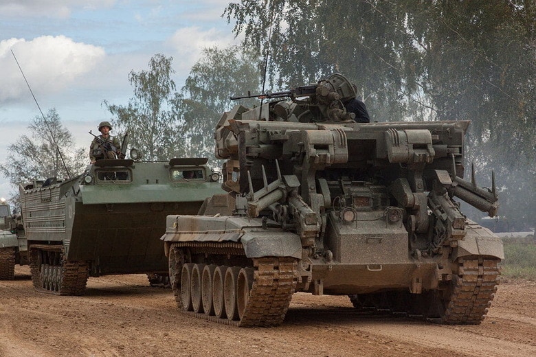 ロシアの軍用車両（2016年8月、ロシア・アラビノ）　Laskin Nikita-Shutterstock