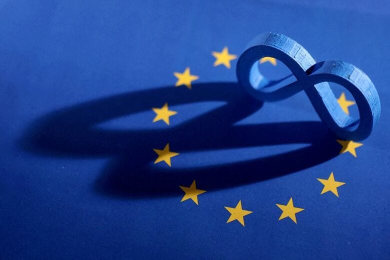 欧州連合（ＥＵ）旗とメタのロゴのイメージ写真。２０２３年５月撮影。REUTERS/Dado Ruvic/Illustration