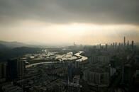 没落する香港　北部が隣接する中国･深圳の｢裏庭化」