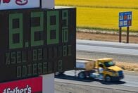 ガソリン高騰、民主党とウクライナの製油所攻撃に責任＝トランプ氏