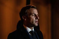 パリを震撼させた斬首テロ、背景に拡大するコロナ不安