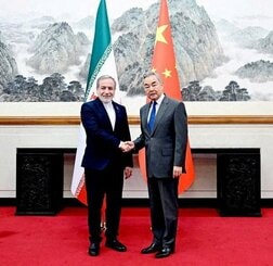 中国外相、イランと米国に自制促す　ホルムズ海峡の早期再開呼びかけ