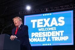 トランプ氏、牙城テキサスで石油生産アピール　民主と接戦