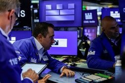 米国株式市場＝反落、ウォルマート急落と金利上昇が重し