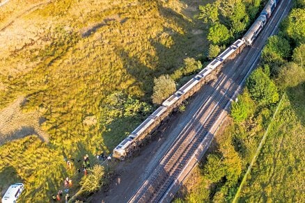 イギリスで夏に相次いだ脱線事故、原因は猛暑？　求められる、気候変動に負けない線路