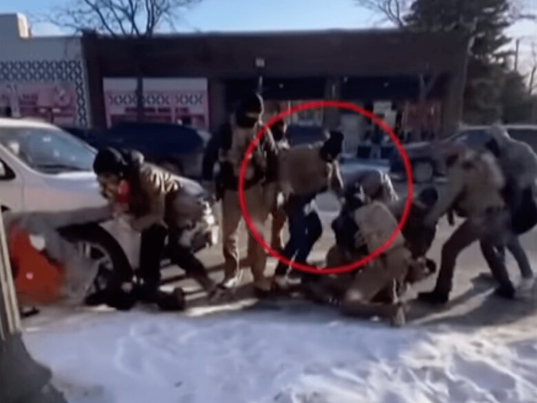 プレッティが射殺された場面。政権側は「正当防衛」を主張しているが　Channel 4 News/YouTube