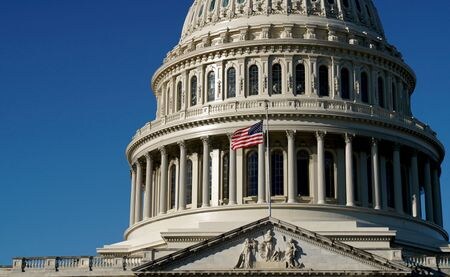 　２月１７日、米上院は、連邦政府資金を３月１１日まで手当てするつなぎ予算案を可決した。米首都ワシントンで２０２０年１２月撮影（２０２２年　ロイター/Erin Scott）