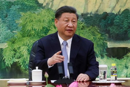 　新華社によると、中国共産党中央政治局は２４日、国内経済は新たな課題に直面しており、景気回復には紆余曲折が予想されるとの認識を示した。写真は習近平中国国家主席。６月に代表撮影（２０２３年　ロイター）