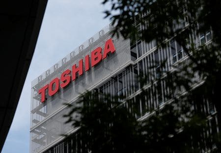 東芝再建策で優先交渉権を得ている日本産業パートナーズ（ＪＩＰ）に対し、銀行団が１兆４０００億円規模を融資する方向で最終調整していることが分かった。資料写真、６月撮影（２０２２年　ロイター／Issei Kato）