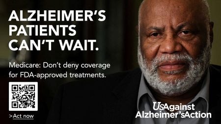 米国では１３日、米製薬大手バイオジェンのアルツハイマー病新薬「アデュヘルム」への公的医療保険の適用を狭めようとする当局の動きに反対し、患者団体がテレビコマーシャルや広告を通じて制限緩和を訴える運動を開始した。写真は制限緩和を訴える広告（UsAgainstAlzheimer\'s Action/Handout via REUTERS）