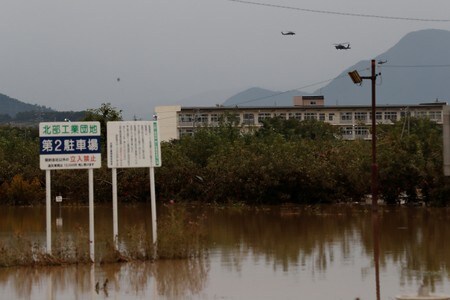 　１１月８日、１１月ロイター企業調査によると、この２年間で日本列島を襲った自然災害の被害を受けた企業は全体の７６％にのぼることが明らかになった。写真は１０月１４日、台風１９号による千曲川の氾濫で浸水被害を受けた長野市で撮影（２０１９年　ロイター/Kim Kyung-Hoon）