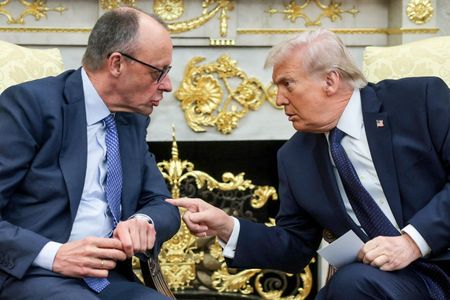 メルツ独首相（左）とトランプ米大統領。３月３日、ホワイトハウスで撮影（２０２６年　ロイター/Jonathan Ernst）