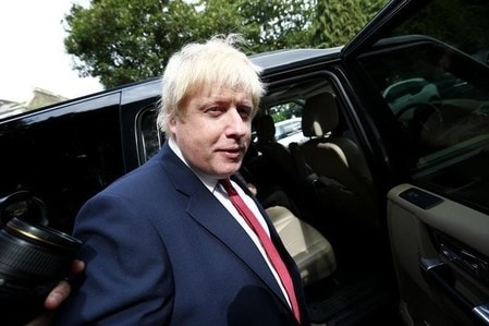 　７月１３日、長年にわたり多くの失言やスキャンダルで知られる、英国で最も派手な政治家であるボリス・ジョンソン氏（写真）が、テリーザ・メイ新首相のもとで外相に任命されたことは驚きを呼んだ。ロンドンで６月撮影（２０１６年　ロイター/Neil Hall）