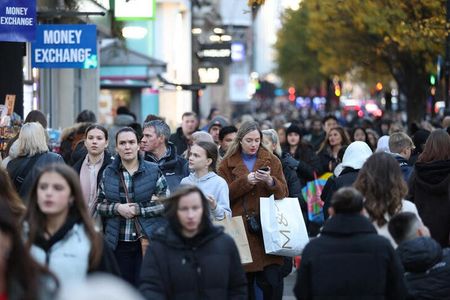 　１月１７日、   昨年１２月の英消費者物価指数（ＣＰＩ）上昇率が予想外に加速したことを受け、投資家が織り込むイングランド銀行（英中央銀行）の利下げ確率が低下した。ロンドンで２０２３年１１月撮影（２０２４年　ロイター/Hollie Adams）