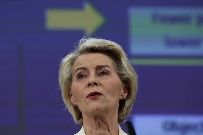 ７月２４日、中国北京でＥＵ・中国首脳会談が始まり、フォンデアライエン欧州委員長（写真）とコスタ欧州理事会議長が習近平国家主席と会談した。ブリュッセルで１６日撮影（２０２５年　ロイター／Yves Herman）