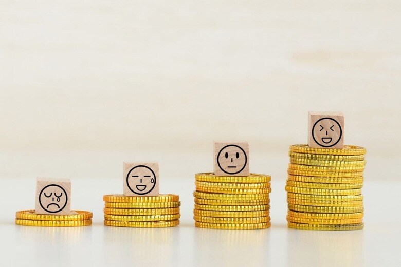 年収が低い男性より高い方が既婚率が高く、なおかつその差は以前より開いている　oldtakasu/photoAC　