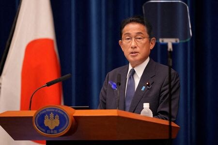 　８月２４日、岸田首相は、脱炭素社会に向けた戦略を協議する「ＧＸ実行会議」に出席し、次世代型原発の開発や原発の運転期間延長などの検討を加速し、年末までに具体的な結論を出すよう求めた。写真は都内で７月１４日に代表撮影（２０２２年　ロイター）