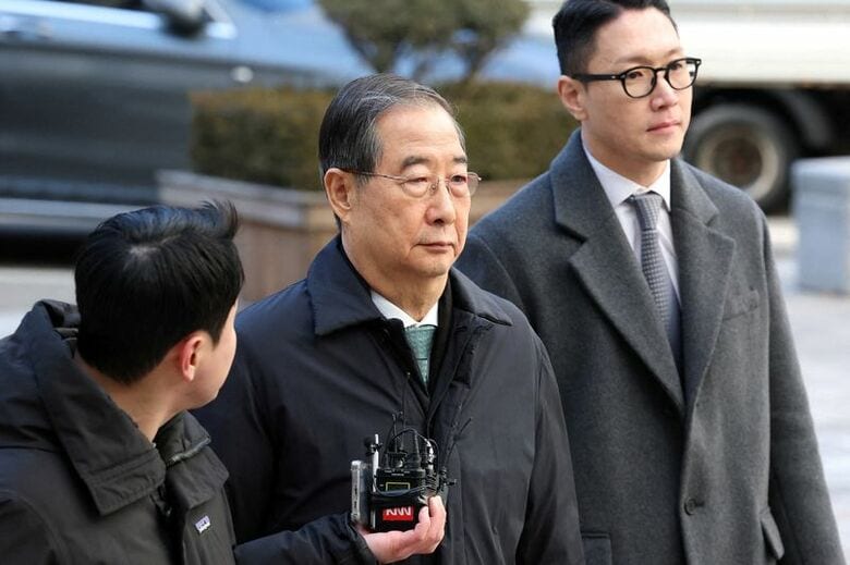 ソウル中央地方裁判所に到着した韓徳洙・前首相。2026年1月21日撮影　 Chung Sung-Jun/Pool via REUTERS