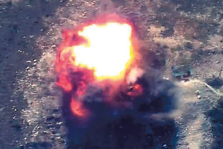 アゼルバイジャンはナゴルノカラバフにあるアルメニア軍基地を攻撃（アルメニア側は軍事施設はないとしている）　DEFENSE MINISTRY OF AZERBAIJANｰAP/AFLO