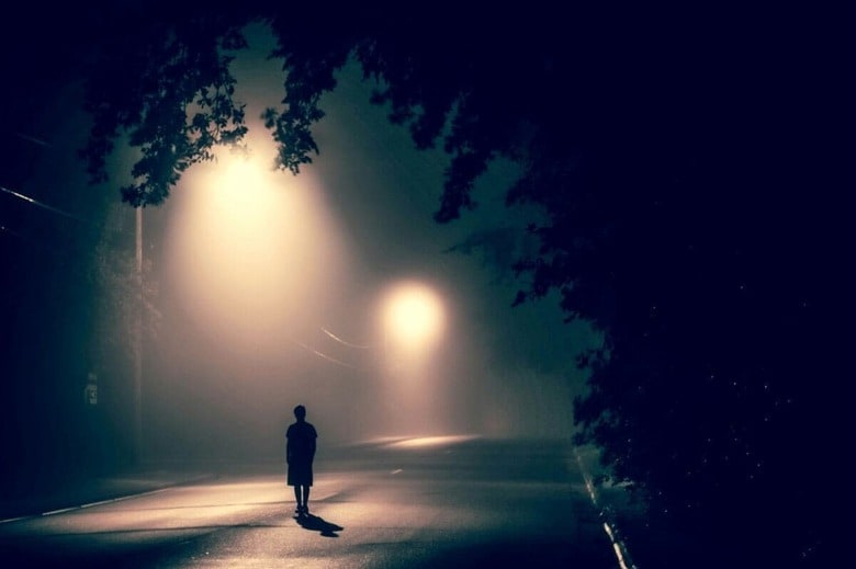 夜の公園で...（写真はイメージです） Atharva Tulsi-Unsplash