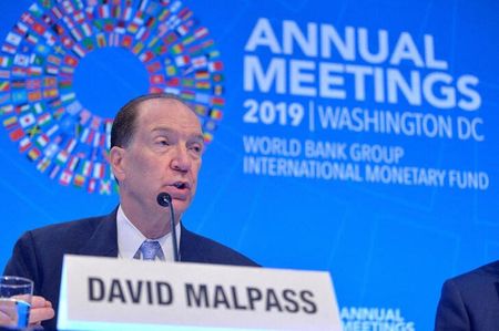 　世界銀行は５日発表したリポートで、２０３０年までに世界の極貧状態を根絶する目標は達成できないとの見通しを示した。写真はマルパス総裁。ワシントンで２０１９年１０月撮影（２０２２年　ロイター／Mike Theiler）