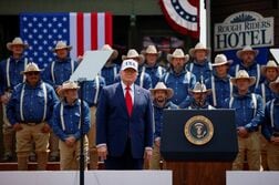 米空軍、トランプ氏弾劾求めた将校を調査へ　議事堂前で抗議活動