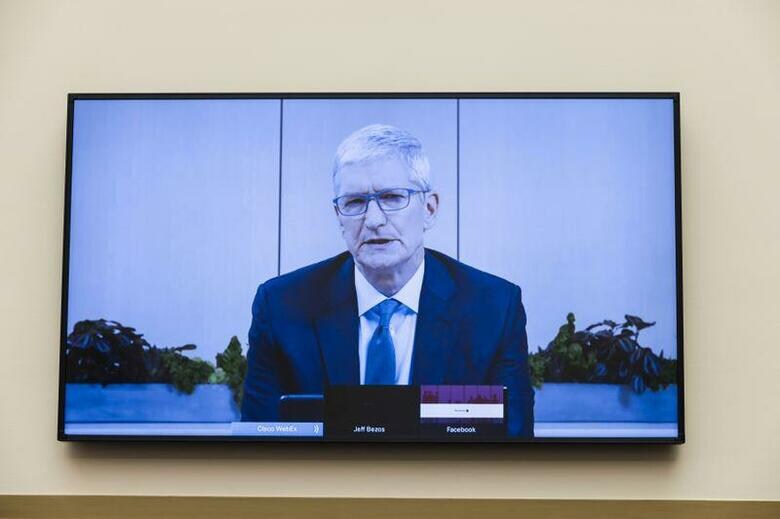 米アップルのクック最高経営責任者は、黒人などマイノリティーを標的にしていると批判が出ているジョージア州の新しい投票制限法に反対すると表明した。ワシントンで２０２０年６月撮影（２０２１年　ロイター／Graeme Jennings）