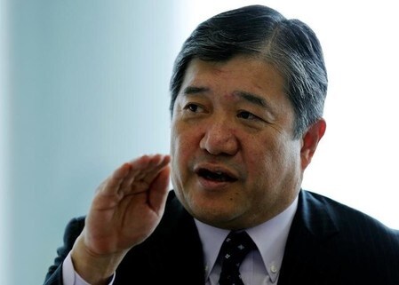 　７月１日、三井物産の安永竜夫社長（写真）は、ロイターとのインタビューで、２０１６年３月期に大幅な減損損失を計上した資源分野について、収益性など投資のハードルを上げつつも縮小はせず、今後も強化していく方針を示した。都内で１日撮影（２０１６年　ロイター／Toru Hanai）