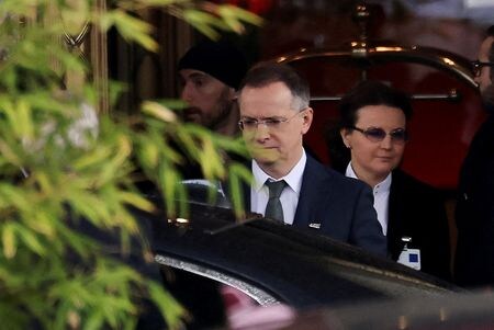 和平協議が終了し会場をあとにするロシアのメジンスキー大統領補佐官　ジュネーブで18日撮影　REUTERS/Pierre Albouy