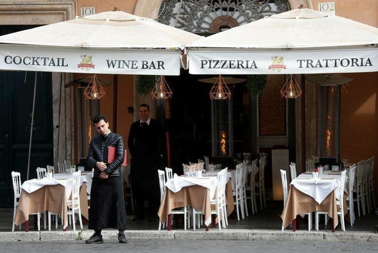 イタリア政府は5日、新型コロナウイルスの対策費を当初額から倍増すると明らかにした。保健サービスのほか、家計、企業などを支援する資金が直ちに必要だとした。ローマで撮影（2020年　ロイター/YARA NARDI）