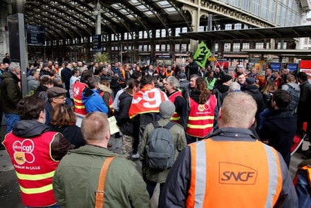　４月３日、フランス国有鉄道（ＳＮＣＦ）は、政府の改革案に抗議して２日間の大規模ストライキを開始した。（２０１８年　ロイター/Pascal Rossignol）