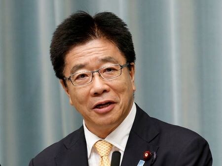 　９月１６日　菅義偉内閣の加藤勝信官房長官（写真）は１６日、新内閣の閣僚名簿を発表した。麻生太郎副総理兼財務相・内閣府特命担当相（金融・デフレ脱却）、茂木敏充外相、梶山弘志経済産業相、赤羽一嘉国土交通相、西村康稔・経済財政・経済再生担当相などの主要ポストは再任となった。９月１６日、東京で撮影（２０２０年　ロイター/Kim Kyung-Hoon）