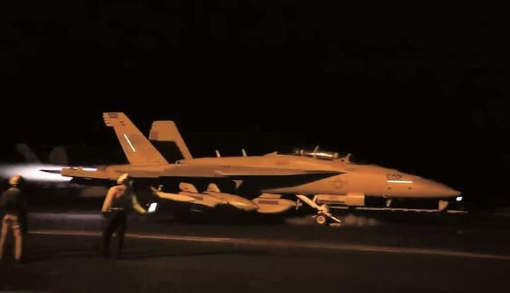 米軍（写真）と英軍はイエメン国内のフーシ派拠点を攻撃している　US CENTRAL COMMAND HANDOUTーEYEPRESSーREUTERS