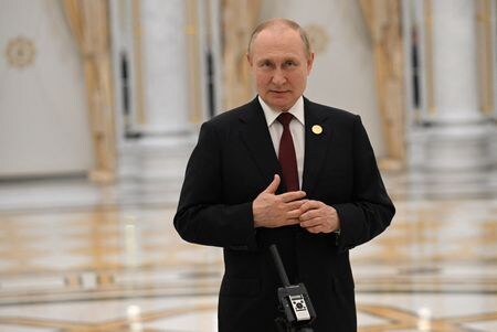 ロシアのプーチン大統領は３０日、ロシアはウクライナの穀物輸出を妨げていないとした上で、ウクライナの農産物が世界の食料市場から失われたとしても影響は軽微との見方を示した。代表撮影（２０２２年　ロイター）