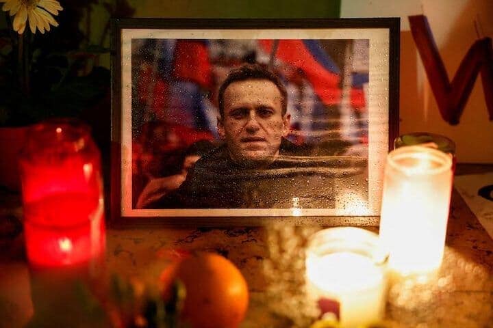 ロシアの人権問題担当の国連特別報告者マリアナ・カツァロワ氏は１１日、ロシア北極圏の刑務所で死亡したロシアの反政府活動家アレクセイ・ナワリヌイ氏について、刑務所内で殺害されたか、拷問に相当する刑務所での拘禁によって死亡したとし、ロシア政府に責任があるとの考えを示した。（２０２４年　ロイター／Benoit Tessier）