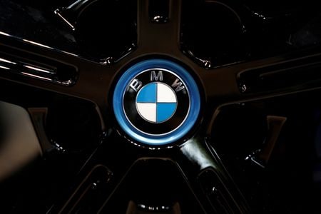 写真はＢＭＷのロゴ。パリで２０２４年１０月に開かれたモーターショーで撮影。REUTERS/Benoit Tessier