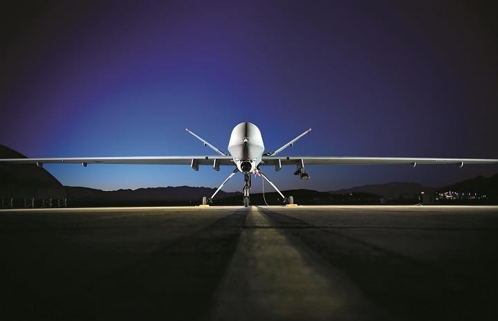 監視と攻撃の能力を兼ね備えた米空軍のドローン「リーパー」。ドローンは永続戦争の主役だ　STOCKTREK IMAGES／GETTY IMAGES