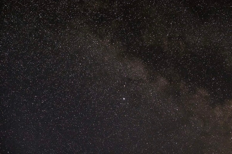緑の光が夜明け前のモスクワを照らした──正体不明の「天体現象」の可能性（写真はイメージです）　Mikołaj-Unsplash