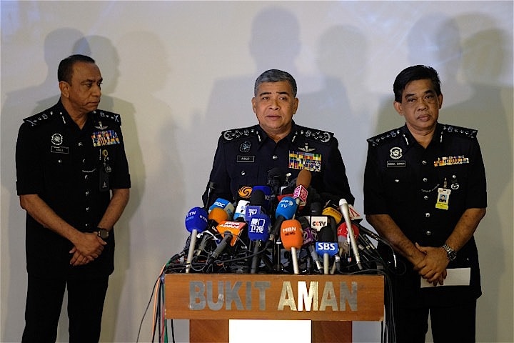 北朝鮮大使館員を新たな容疑者と発表したマレーシア警察庁長官　REUTERS/Athit Perawongmetha
