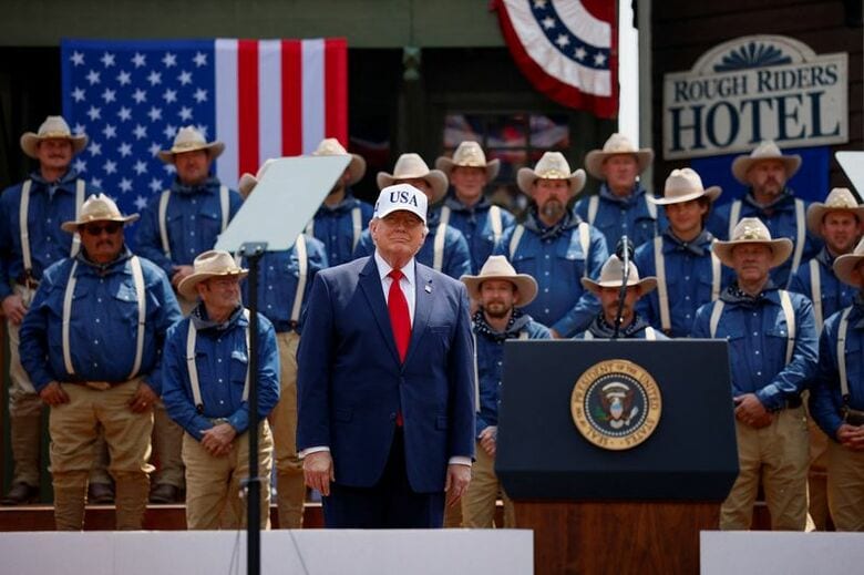 米ノースダコタ州のルーズベルト大統領図書館の開館式で7月1日、演説するために到着したトランプ大統領 　REUTERS/Evan Vucci