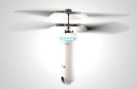 顔認識して自動でフォロー。自撮りに特化したスティック型ドローン