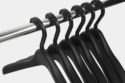 「ハンガーを1本たりともごみにしない」...日本コパックが30年かけて築いた循環型システム