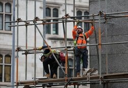 英建設業ＰＭＩ、4月は昨11月以来の低水準　投入コスト急上昇