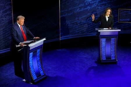 　１０月９日、米大統領選の共和党候補トランプ前大統領は、民主党候補ハリス副大統領と再び討論することはないと表明した。写真は９月に行われたテレビ討論会に臨む両候補。ペンシルベニア州フィラデルフィアで撮影（２０２４年　ロイター/Brian Snyder）