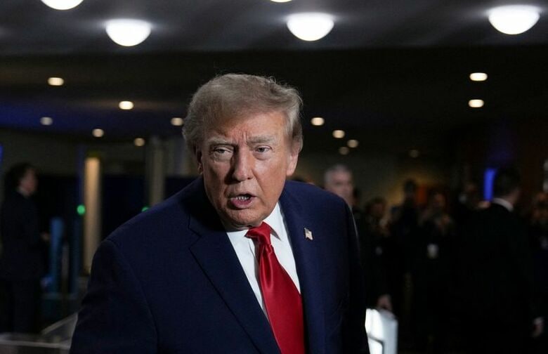 記者団に応じるトランプ米大統領。ニューヨークの国連本部で２２日撮影。REUTERS/David Dee Delgado