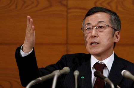 　名古屋商科大学ビジネススクールの原田泰教授（前日銀審議委員）は、新型コロナ感染症への安倍政権の対応が効果的とは言えないと指摘した。写真は２０１５年３月、日銀で会見する原田氏（２０２０年　ロイター／Yuya Shino）