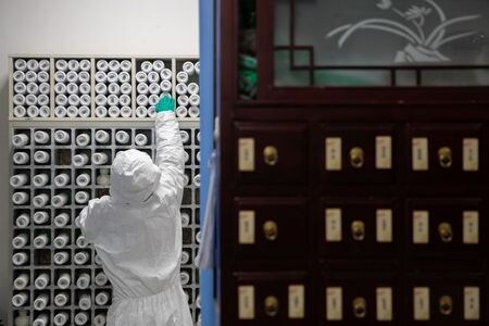 　３月４日、中国国家衛生健康委員会は、新型肺炎患者向けにスイスの製薬大手ロシュの関節炎薬「トシリズマブ（商品名アクテムラ）」の投与を認可した。写真は中国で２日撮影（２０２０年　ロイター／CHINA DAILY）