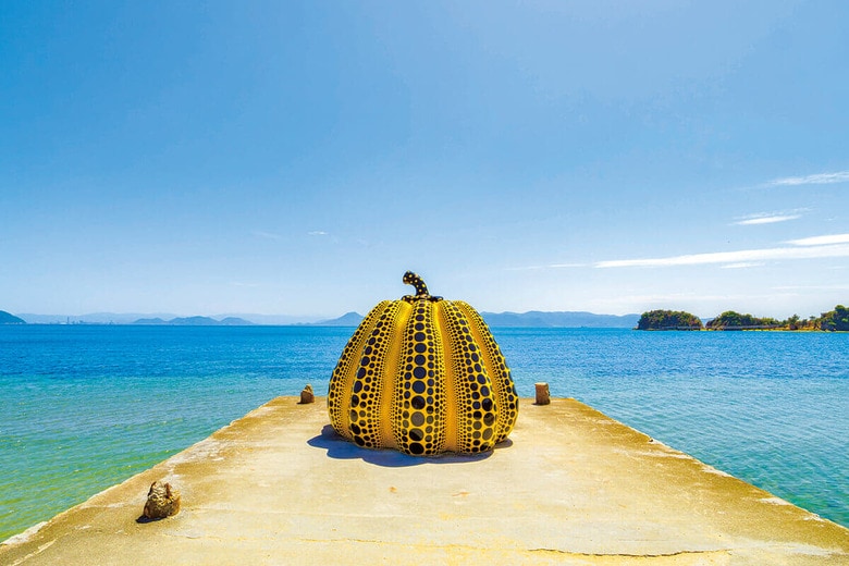 草間彌生の『南瓜』　AKIO MIKI JP/SHUTTETRSTOCK