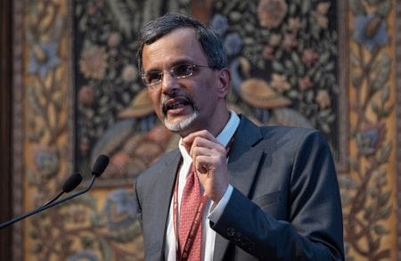 ２月２日、 インド政府の首席経済顧問を務めるＶ・アナンサ・ナゲスワラン氏（写真）は、ロイタ─のインタビュ─に応じ、昨年大幅に下落したインドルピ─への売り圧力が今年は弱まるとの見通しを示した。ニューデリーで１月撮影（２０２３年　ロイター/Adnan Abidi）